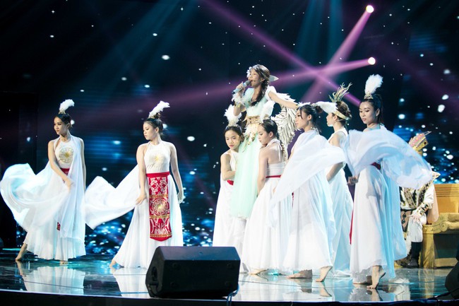 Thầy trò Hồ Hoài Anh - Lưu Hương Giang chơi lớn, mang nhạc kịch đến The Voice Kids  - Ảnh 2.