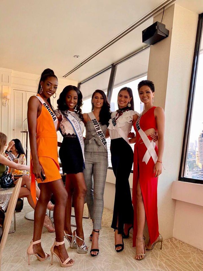 Đứng cạnh nữ thần người Philippines - ứng viên số 1 cho vương miện Miss Universe 2018, HHen Niê vẫn hút mọi ánh nhìn - Ảnh 6. Đứng cạnh nữ thần người Philippines - ứng viên số 1 cho vương miện Miss Universe 2018, HHen Niê vẫn hút mọi ánh nhìn - Ảnh 6.