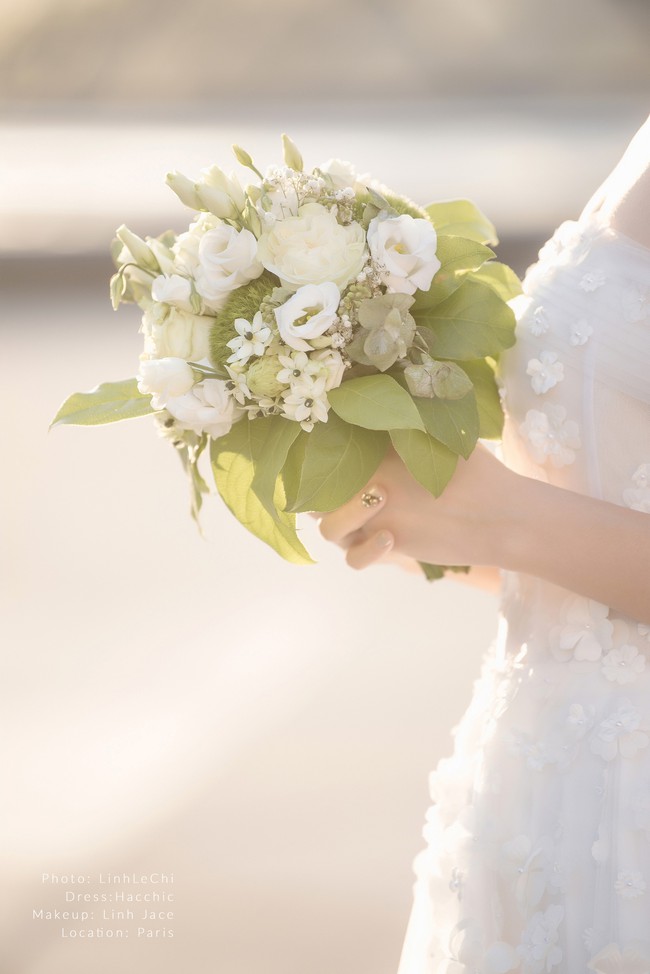 Trọn bộ ảnh cưới xa xỉ, đẹp như tạp chí được chụp tại Pháp của Á hậu Thanh Tú và chồng đại gia hơn 16 tuổi - Ảnh 14. Trọn bộ ảnh cưới xa xỉ, đẹp như tạp chí được chụp tại Pháp của Á hậu Thanh Tú và chồng đại gia hơn 16 tuổi - Ảnh 14.
