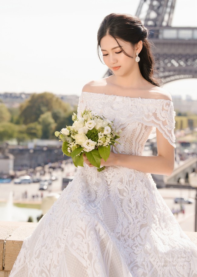 Trọn bộ ảnh cưới xa xỉ, đẹp như tạp chí được chụp tại Pháp của Á hậu Thanh Tú và chồng đại gia hơn 16 tuổi - Ảnh 16. Trọn bộ ảnh cưới xa xỉ, đẹp như tạp chí được chụp tại Pháp của Á hậu Thanh Tú và chồng đại gia hơn 16 tuổi - Ảnh 16.