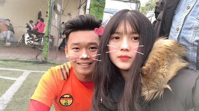 Nhan sắc bạn gái của Nguyễn Thành Chung - chàng cầu thủ vừa được HLV Park gọi lên tuyển - Ảnh 1.