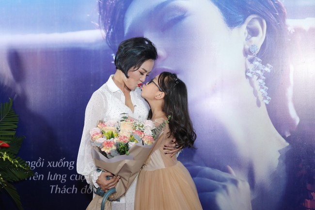 Th&aacute;i Th&ugrave;y Linh g&acirc;y sốc với h&igrave;nh ảnh mới v&agrave; thừa nhận đ&atilde; bước sang trang mới của cuộc đời - Ảnh 9.