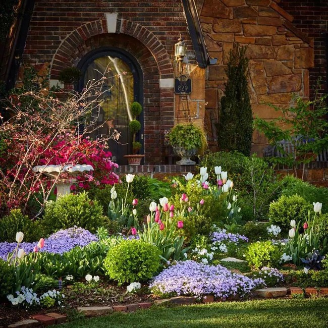 Because of an unhappy childhood, the woman spent 20 years making her dream of creating a fairy garden come true - Photo 3.