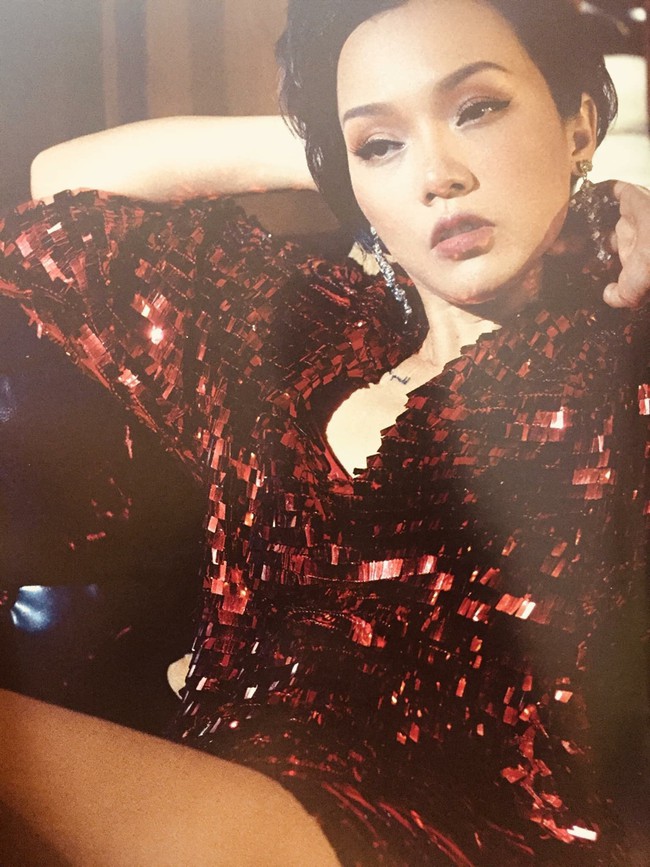 Th&aacute;i Th&ugrave;y Linh g&acirc;y sốc với h&igrave;nh ảnh mới v&agrave; thừa nhận đ&atilde; bước sang trang mới của cuộc đời - Ảnh 3.