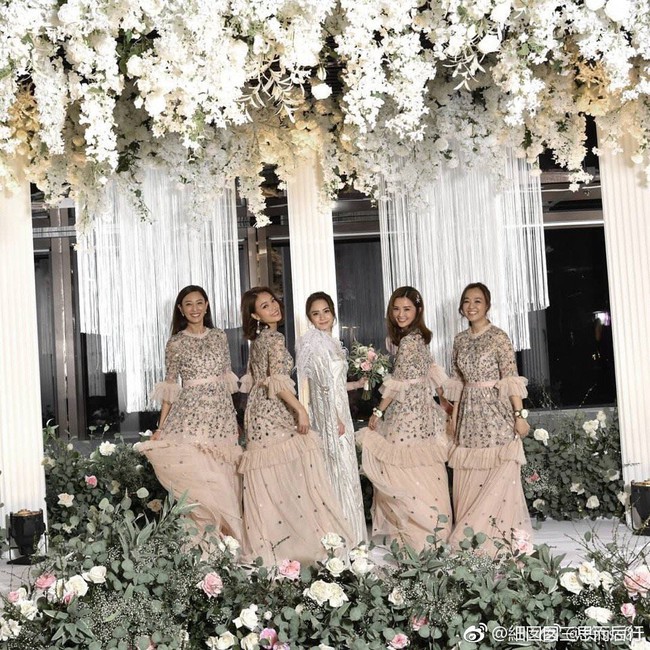 Thay liền 3 bộ váy cưới đẹp như mơ, Chung Hân Đồng lại khiến dân tình say lòng vì quá đỗi xinh đẹp - Ảnh 11. Thay liền 3 bộ váy cưới đẹp như mơ, Chung Hân Đồng lại khiến dân tình say lòng vì quá đỗi xinh đẹp - Ảnh 11.