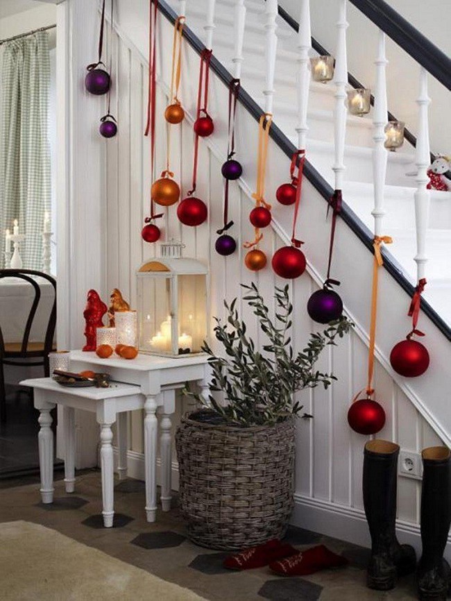 Học ngay cách lên ý tưởng để trang trí cầu thang nhà bạn thật lung linh vào ngày Giáng sinh - Ảnh 6.
