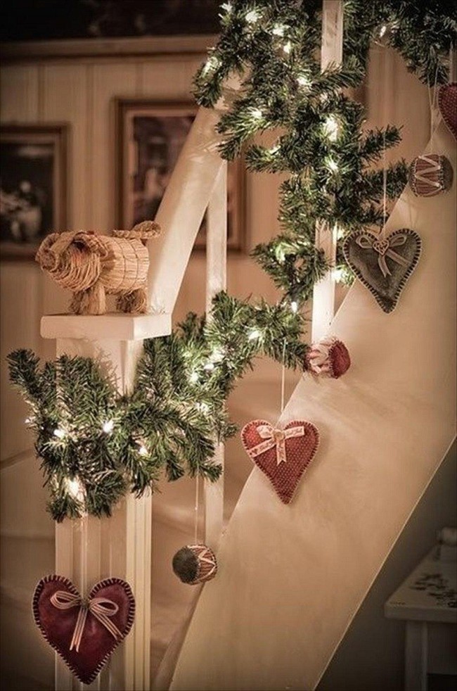 Học ngay cách lên ý tưởng để trang trí cầu thang nhà bạn thật lung linh vào ngày Giáng sinh - Ảnh 10.