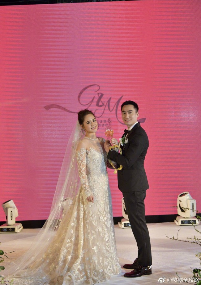 Thay liền 3 bộ váy cưới đẹp như mơ, Chung Hân Đồng lại khiến dân tình say lòng vì quá đỗi xinh đẹp - Ảnh 4. Thay liền 3 bộ váy cưới đẹp như mơ, Chung Hân Đồng lại khiến dân tình say lòng vì quá đỗi xinh đẹp - Ảnh 4.