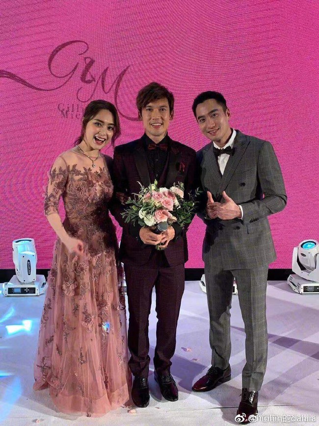Thay liền 3 bộ váy cưới đẹp như mơ, Chung Hân Đồng lại khiến dân tình say lòng vì quá đỗi xinh đẹp - Ảnh 8. Thay liền 3 bộ váy cưới đẹp như mơ, Chung Hân Đồng lại khiến dân tình say lòng vì quá đỗi xinh đẹp - Ảnh 8.