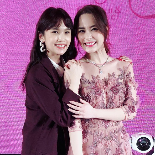 Thay liền 3 bộ váy cưới đẹp như mơ, Chung Hân Đồng lại khiến dân tình say lòng vì quá đỗi xinh đẹp - Ảnh 9. Thay liền 3 bộ váy cưới đẹp như mơ, Chung Hân Đồng lại khiến dân tình say lòng vì quá đỗi xinh đẹp - Ảnh 9.