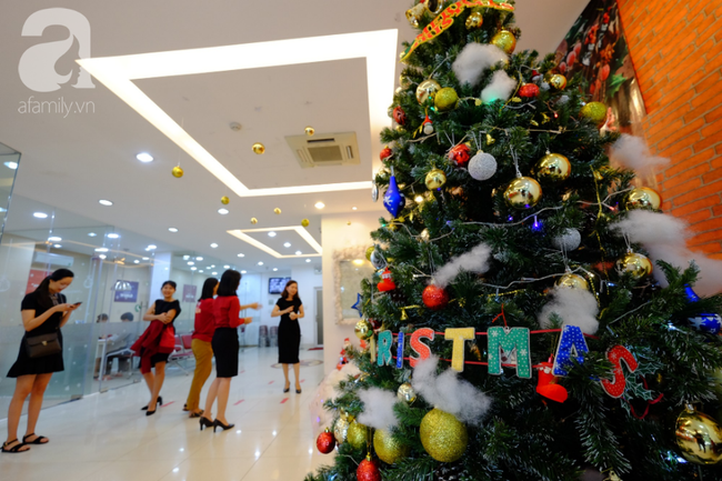 Trung tâm ngoại ngữ ở Sài Gòn mạnh tay chi hơn 200 triệu trang trí Giáng sinh hút trẻ con đến vui chơi, chụp ảnh - Ảnh 1.