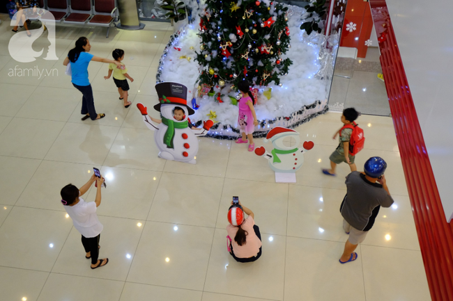 Trung tâm ngoại ngữ ở Sài Gòn mạnh tay chi hơn 200 triệu trang trí Giáng sinh hút trẻ con đến vui chơi, chụp ảnh - Ảnh 5.
