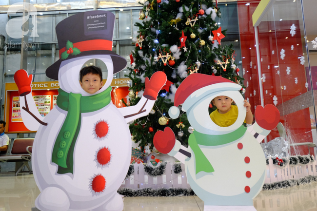 Trung tâm ngoại ngữ ở Sài Gòn mạnh tay chi hơn 200 triệu trang trí Giáng sinh hút trẻ con đến vui chơi, chụp ảnh - Ảnh 6.