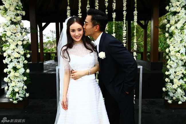 Vừa tuyên bố ly hôn, chùm ảnh Lưu Khải Uy - Dương Mịch bật khóc trong đám cưới bất ngờ gây bão  - Ảnh 2.