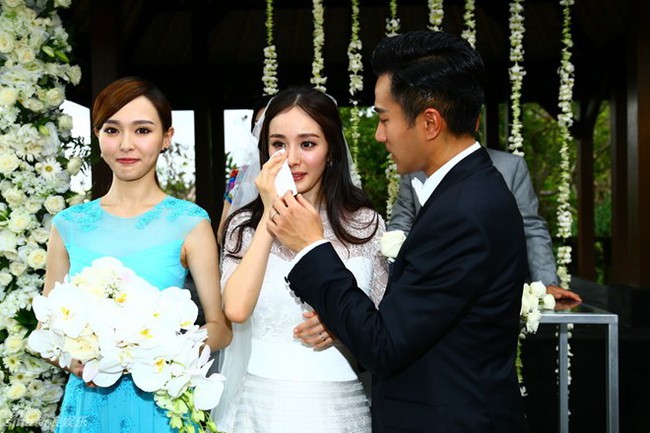Vừa tuyên bố ly hôn, chùm ảnh Lưu Khải Uy - Dương Mịch bật khóc trong đám cưới bất ngờ gây bão  - Ảnh 3.