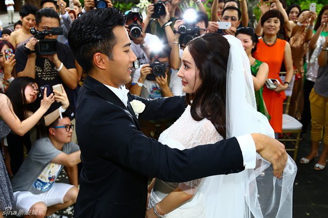Vừa tuyên bố ly hôn, chùm ảnh Lưu Khải Uy - Dương Mịch bật khóc trong đám cưới bất ngờ gây bão  - Ảnh 12.