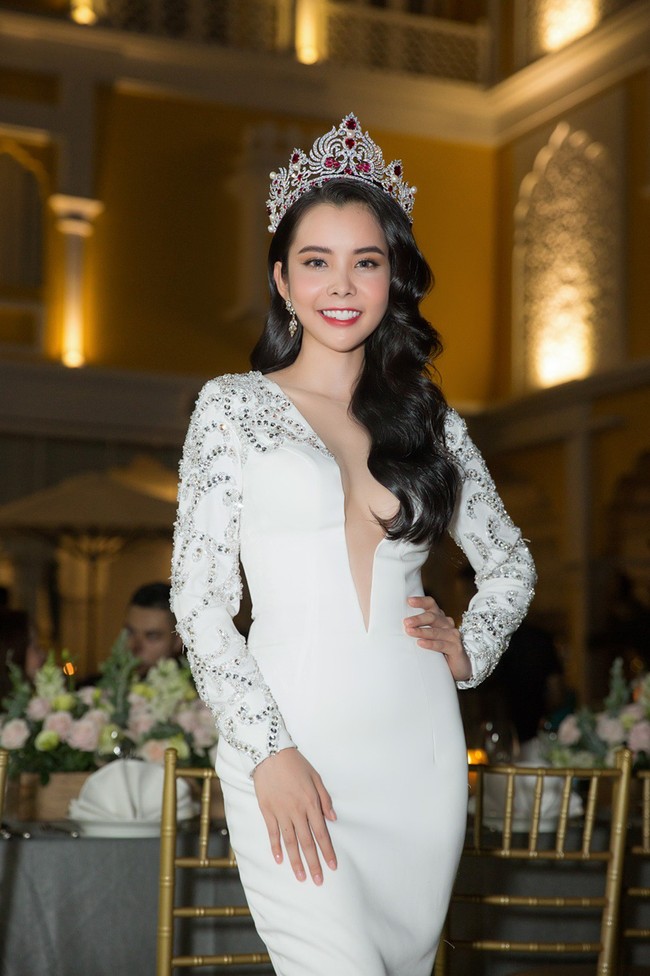 Á khôi siêu vòng 3 - Huỳnh Vy rạng rỡ mừng chiến thắng ở Miss Tourism Queen Worldwide 2018 - Ảnh 1.