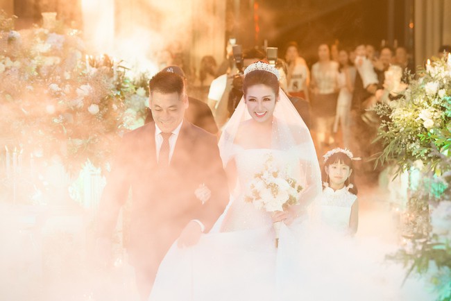 Điểm lại 5 đám cưới đình đám nhất showbiz Việt năm 2018: Xa hoa, lãng mạn và được bảo vệ nghiêm ngặt tới từng chi tiết - Ảnh 9.