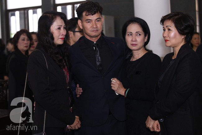 Thu Quỳnh, Bảo Thanh, Lan Hương, Kim Oanh, Lê Khanh nhạt nhòa nước mắt trong lễ tang NSND Anh Tú - Ảnh 14.