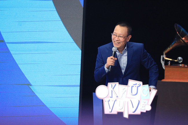 Ông trùm MC” - Lại Văn Sâm tái xuất, cầm trịch show hài mới sau thời gian nghỉ việc ở VTV - Ảnh 4. Ông trùm MC” - Lại Văn Sâm tái xuất, cầm trịch show hài mới sau thời gian nghỉ việc ở VTV - Ảnh 4.