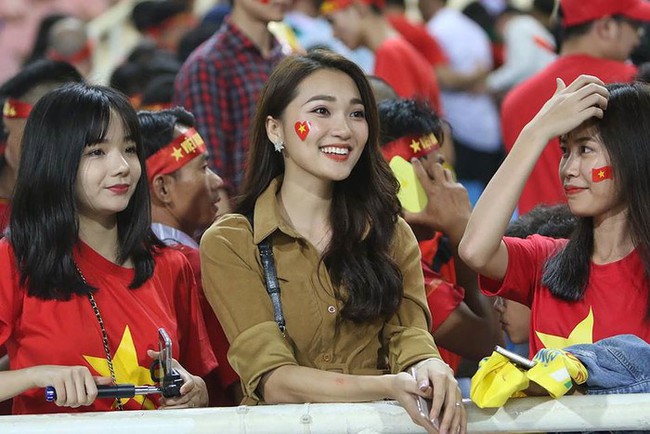Điểm chung thú vị của dàn bạn gái tin đồn các cầu thủ đội tuyển Việt Nam, bất ngờ nhất là bạn gái Đức Chinh - Ảnh 11.