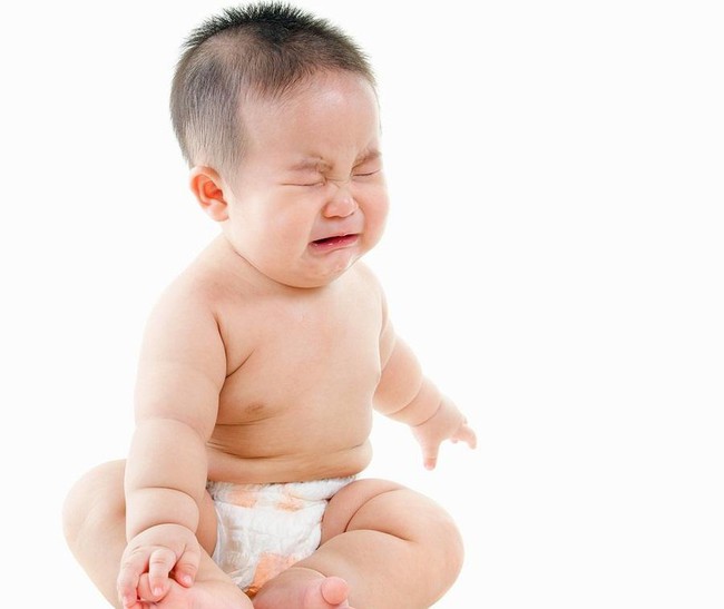 7 dấu hiệu bất thường ở trẻ sơ sinh, bố mẹ đừng chần chừ mà hãy đưa bé đi khám ngay  - Ảnh 8.