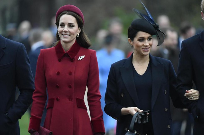 Kate và em dâu Meghan mặt đối mặt dự lễ Giáng Sinh và đây là cách họ trả lời cho tin đồn mâu thuẫn - Ảnh 2.