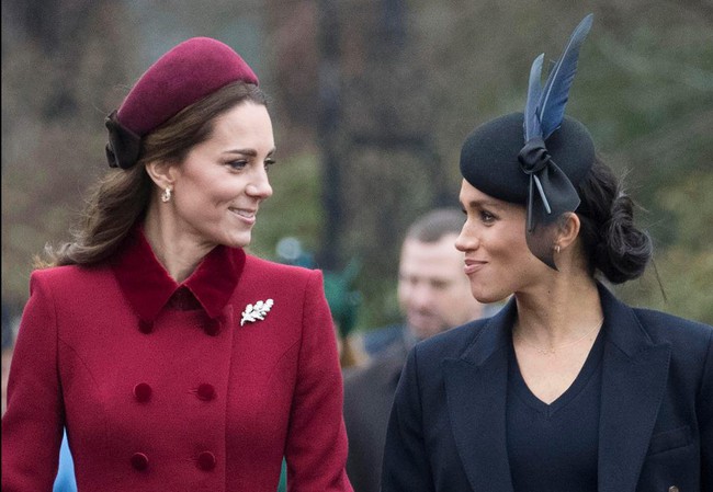 Kate và em dâu Meghan mặt đối mặt dự lễ Giáng Sinh và đây là cách họ trả lời cho tin đồn mâu thuẫn - Ảnh 6.