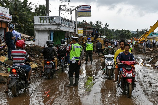 Lựa chọn giữa cứu vợ hoặc cứu mẹ trong cơn sóng thần, người đàn ông Indonesia buộc phải đưa ra quyết định nghiệt ngã - Ảnh 5.