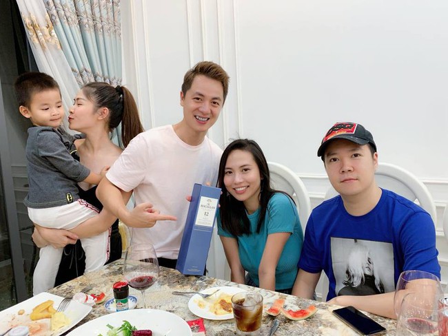 Lộ diện hôn thê của ca sĩ Lê Hiếu: Nhan sắc chân phương, mộc mạc khác hẳn những người tình cũ - Ảnh 1. Lộ diện hôn thê của ca sĩ Lê Hiếu: Nhan sắc chân phương, mộc mạc khác hẳn những người tình cũ - Ảnh 1.