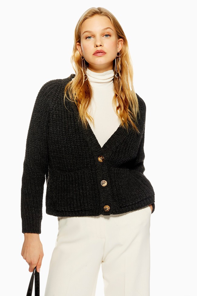 15 mẫu áo cardigan xinh hết ý từ Zara, Mango, Topshop mà các nàng sẽ muốn sắm bằng hết cho tủ đồ của mình - Ảnh 1.