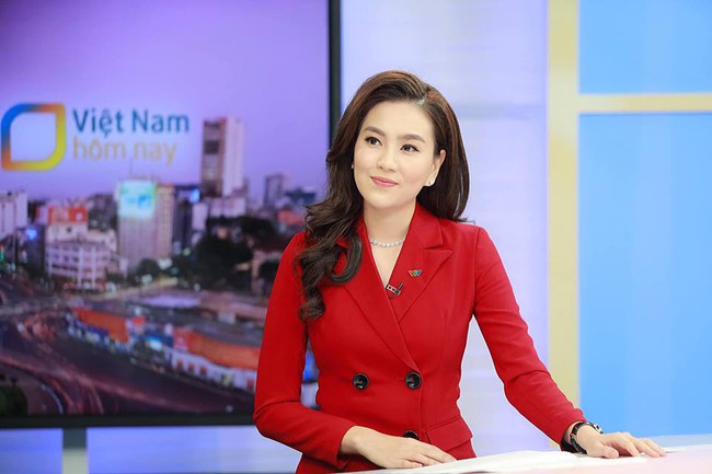 Mai Ngọc - 10 năm 3 chặng đường: Hot girl đời đầu chuyển hướng làm weather girl, nay lại trở thành news lady - Ảnh 10.