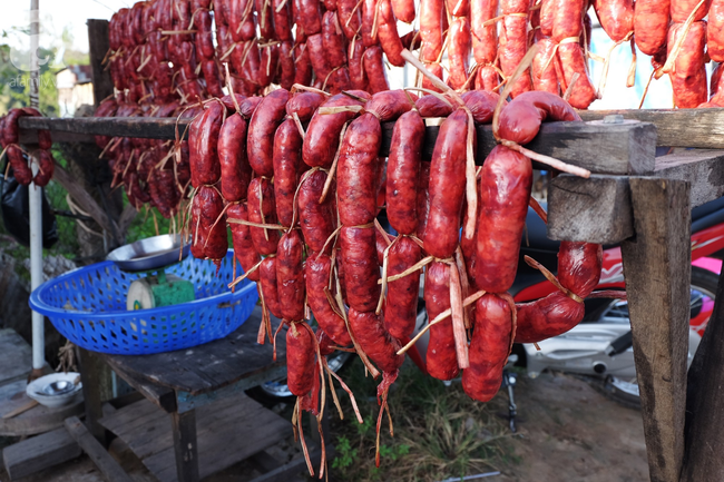 Độc đáo món lạp xưởng có cả cơm nguội, lọt top 50 món ăn đặc sản nổi tiếng Việt Nam  - Ảnh 2.