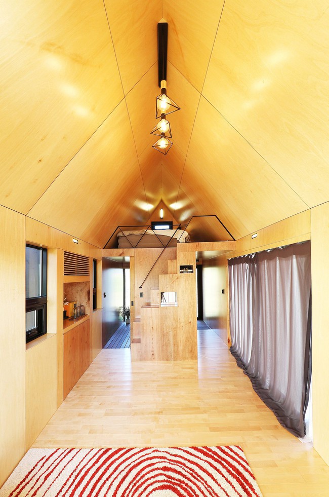 Thiết kế nhà nhỏ 20m² ấn tượng với phòng ngủ trên gác xép vừa đáng yêu vừa siêu tiết kiệm - Ảnh 2.