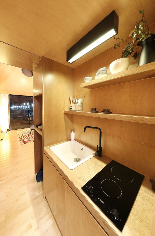 Thiết kế nhà nhỏ 20m² ấn tượng với phòng ngủ trên gác xép vừa đáng yêu vừa siêu tiết kiệm - Ảnh 7.