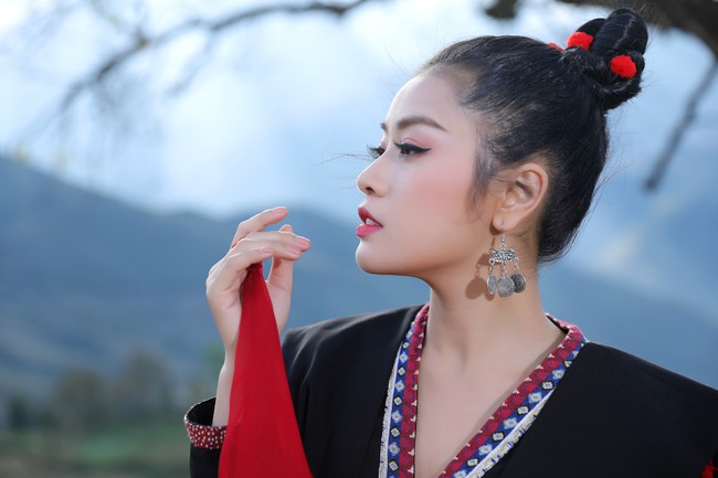 Qu&aacute;n qu&acirc;n Sao mai Thu Hằng bay bổng giữa ng&agrave;n m&acirc;y của n&uacute;i rừng T&acirc;y Bắc  - Ảnh 9.
