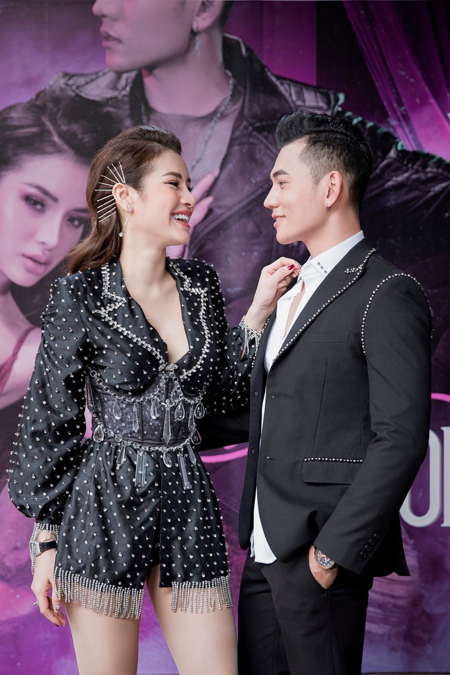 Quay cảnh giường chiếu với tình tin đồn quá nóng, Phương Trinh Jolie lại bị nghi đưa tình yêu vào MV 16+ - Ảnh 5. Quay cảnh giường chiếu với tình tin đồn quá nóng, Phương Trinh Jolie lại bị nghi đưa tình yêu vào MV 16+ - Ảnh 5.