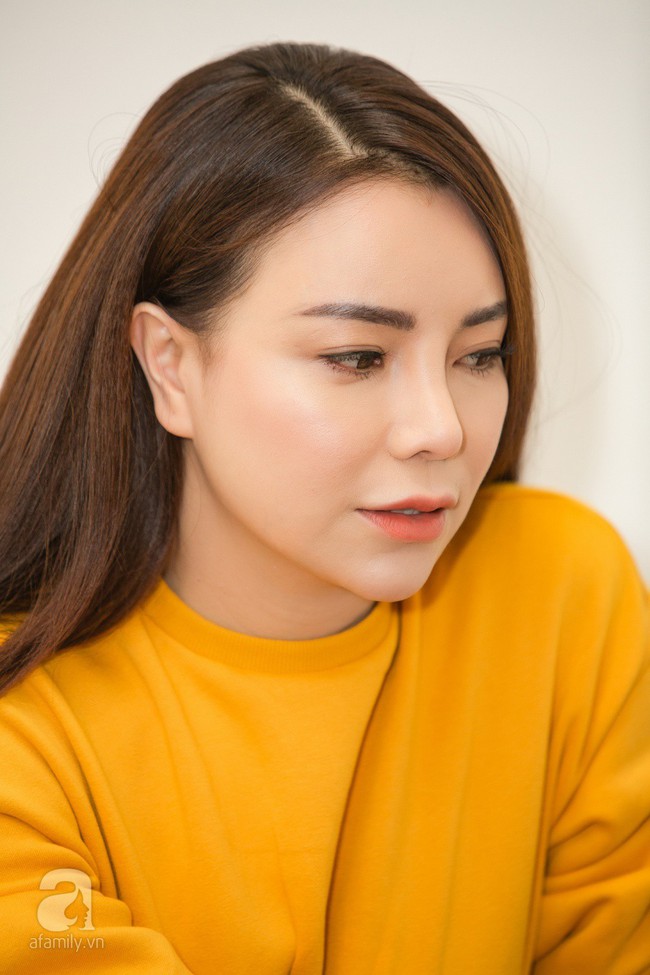 Trà Ngọc Hằng: Tôi bỏ thai thì mọi người mắng vô nhân đạo, đến lúc nuôi con một mình lại bảo là ích kỷ! - Ảnh 1. Trà Ngọc Hằng: Tôi bỏ thai thì mọi người mắng vô nhân đạo, đến lúc nuôi con một mình lại bảo là ích kỷ! - Ảnh 1.