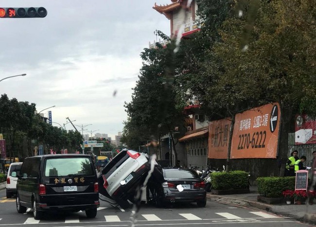 Phát hiện chồng ngoại tình, người phụ nữ có cách đánh ghen phi thường, kết cục là chính mình phải về đồn cảnh sát - Ảnh 3. Phát hiện chồng ngoại tình, người phụ nữ có cách đánh ghen phi thường, kết cục là chính mình phải về đồn cảnh sát - Ảnh 3.