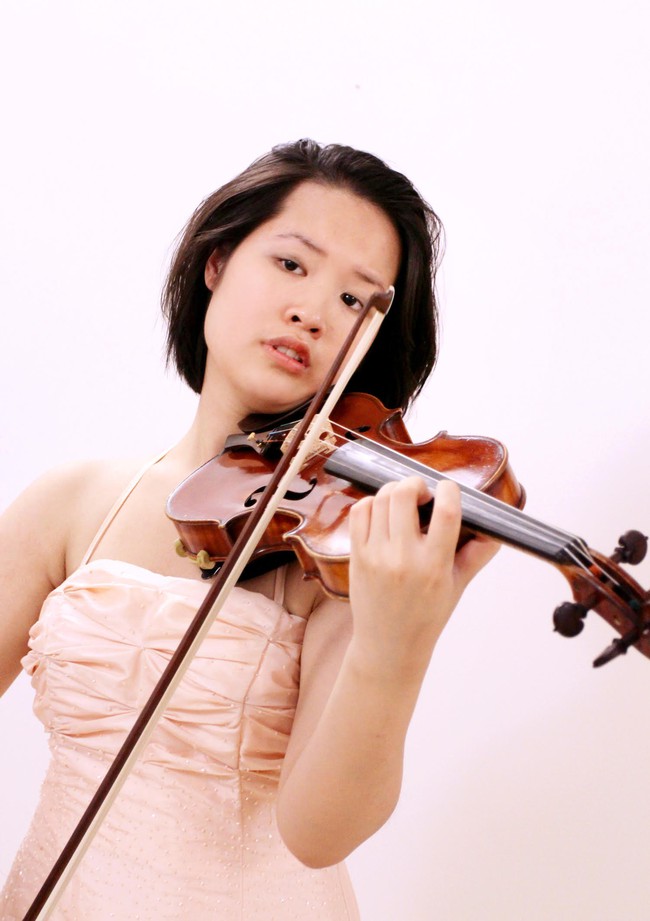 Thần đồng violin Đỗ Phương Nhi: Từ 1 - 2 tuổi, tôi đã loanh quanh nghịch đàn của mẹ  - Ảnh 3.