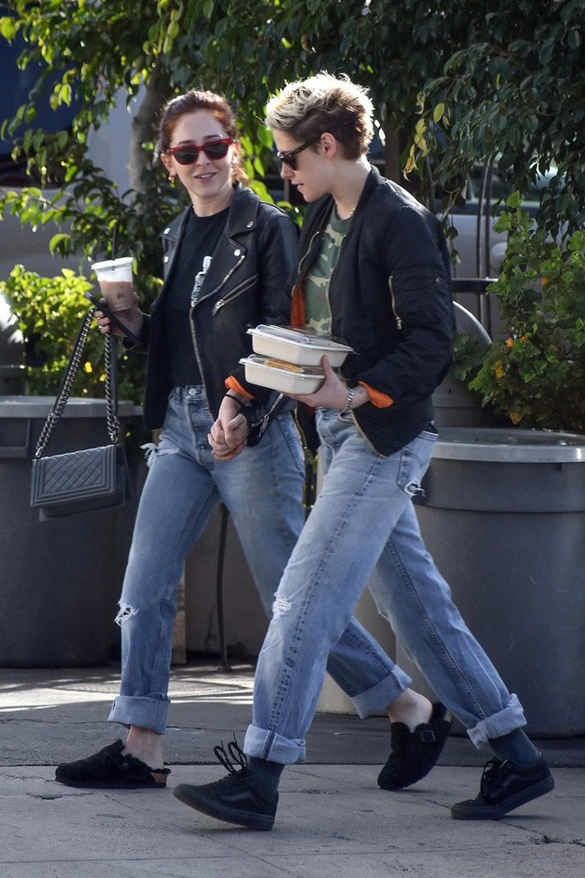Kristen Stewart thay bạn gái như thay áo và đây là phản ứng của bạn trai cũ Robert Pattison - Ảnh 1.