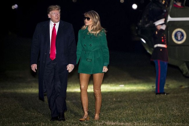 Bà Melania Trump gây tranh cãi với chiếc quần phản chủ, trông như bán khỏa thân - Ảnh 1.