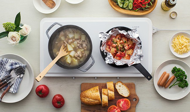 Chiếc bếp thần kỳ cho phép bạn nấu và ăn ngay trên bàn, không cần bày vẽ bát đĩa cũng chẳng phải đợi lâu - Ảnh 1. Chiếc bếp thần kỳ cho phép bạn nấu và ăn ngay trên bàn, không cần bày vẽ bát đĩa cũng chẳng phải đợi lâu - Ảnh 1.