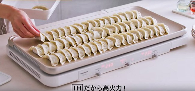Chiếc bếp thần kỳ cho phép bạn nấu và ăn ngay trên bàn, không cần bày vẽ bát đĩa cũng chẳng phải đợi lâu - Ảnh 7. Chiếc bếp thần kỳ cho phép bạn nấu và ăn ngay trên bàn, không cần bày vẽ bát đĩa cũng chẳng phải đợi lâu - Ảnh 7.