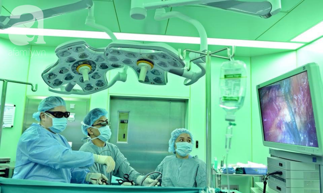 BV có Trung tâm Phẫu thuật nội soi xuất sắc đầu tiên tại VN: Cứu người phụ nữ bị ung thư bằng nội soi 3D - Ảnh 3.