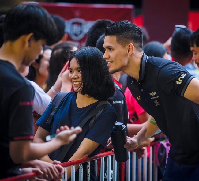 Sau trận bán kết lượt đi giữa Việt Nam - Philippines, đây chính là nhân vật được các fan girl truy info nhiều nhất - Ảnh 7. Sau trận bán kết lượt đi giữa Việt Nam - Philippines, đây chính là nhân vật được các fan girl truy info nhiều nhất - Ảnh 7.