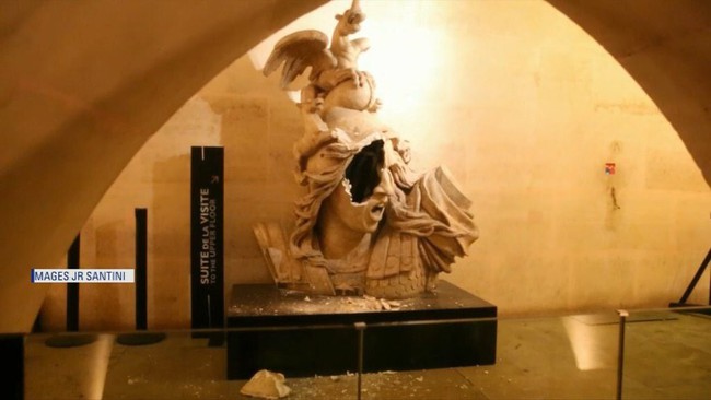 Bức tượng Marianne vỡ nát trở thành biểu tượng của cuộc bạo động Paris những ngày qua - Ảnh 3.