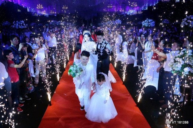 Siêu đám cưới trang trí hết 4 tỷ đồng ở Thái Nguyên: 13 năm bên nhau và niềm hạnh phúc sau bao sóng gió của cô dâu - Ảnh 4.