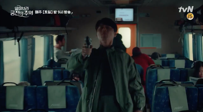 Hyun Bin khiến fan ngất ngây với màn đấu súng cực ngầu trên tàu lửa - Ảnh 11.