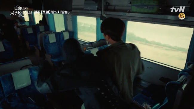 Hyun Bin khiến fan ngất ngây với màn đấu súng cực ngầu trên tàu lửa - Ảnh 9.